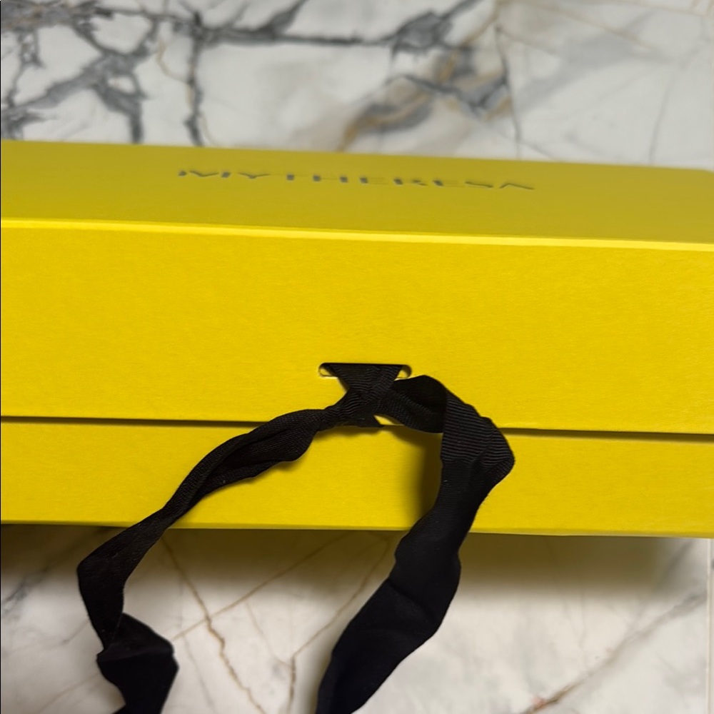 MYTHERESA Yellow Gift Box - Picture 8 of 12